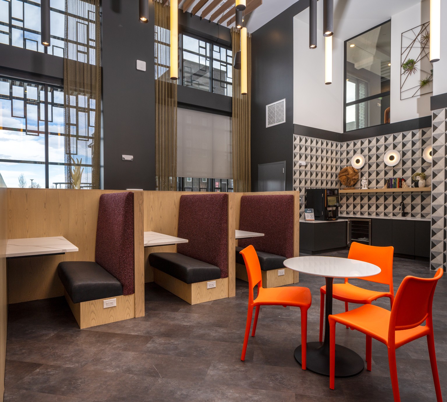 Coffee bar and booth seating in the lobby at Legacy Metro 525