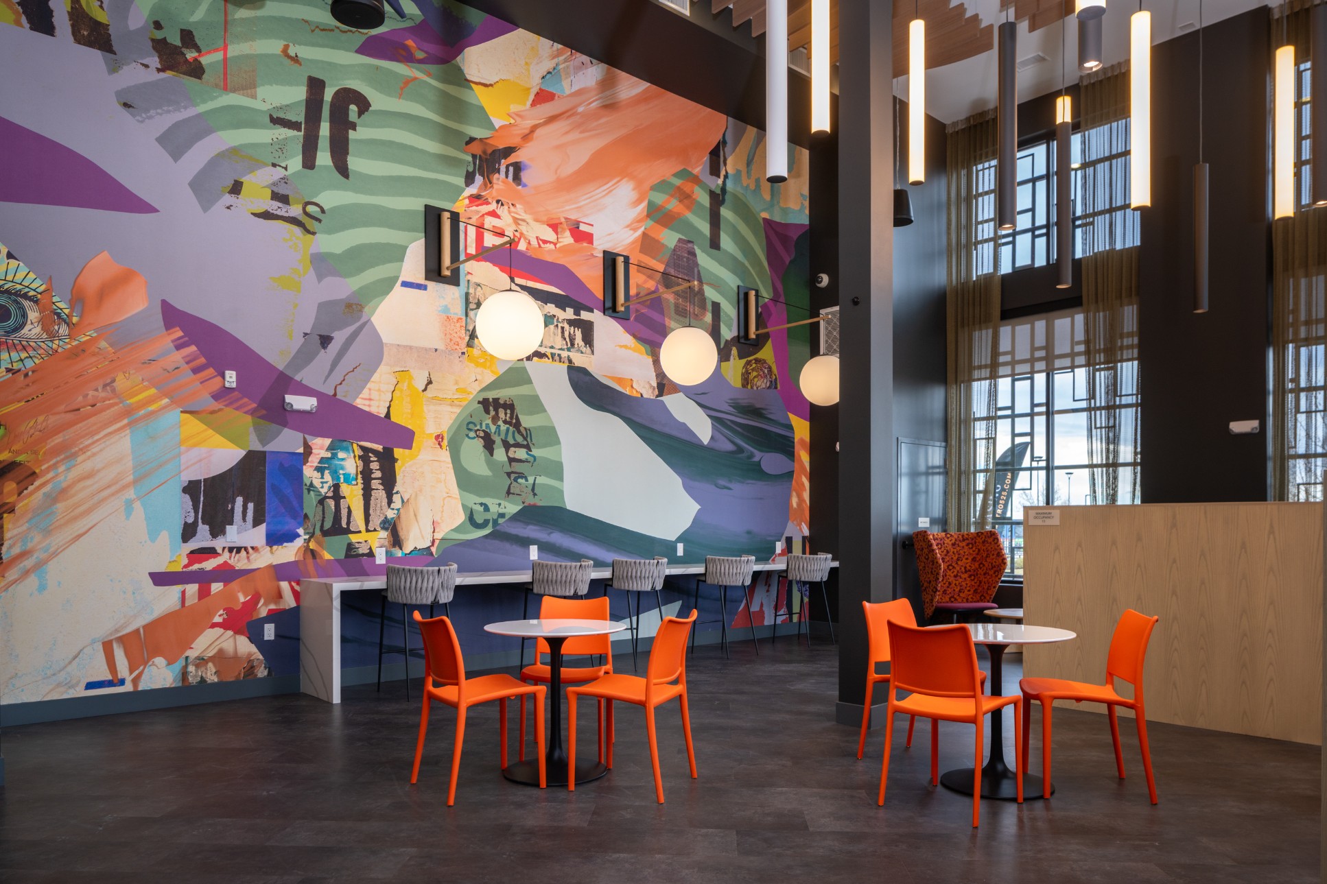 Vibrant resident lounge at Legacy Metro 525